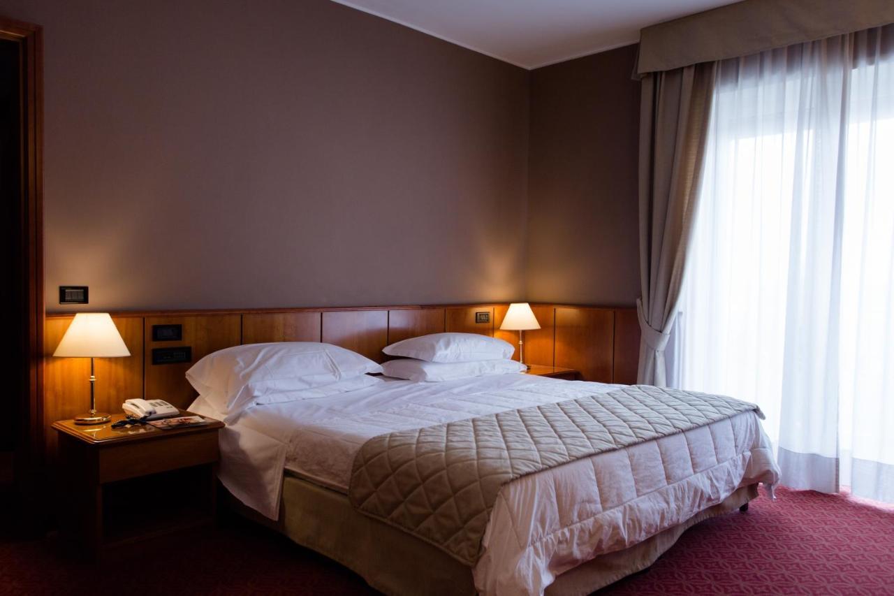 Air Palace Hotel Leinì Esterno foto